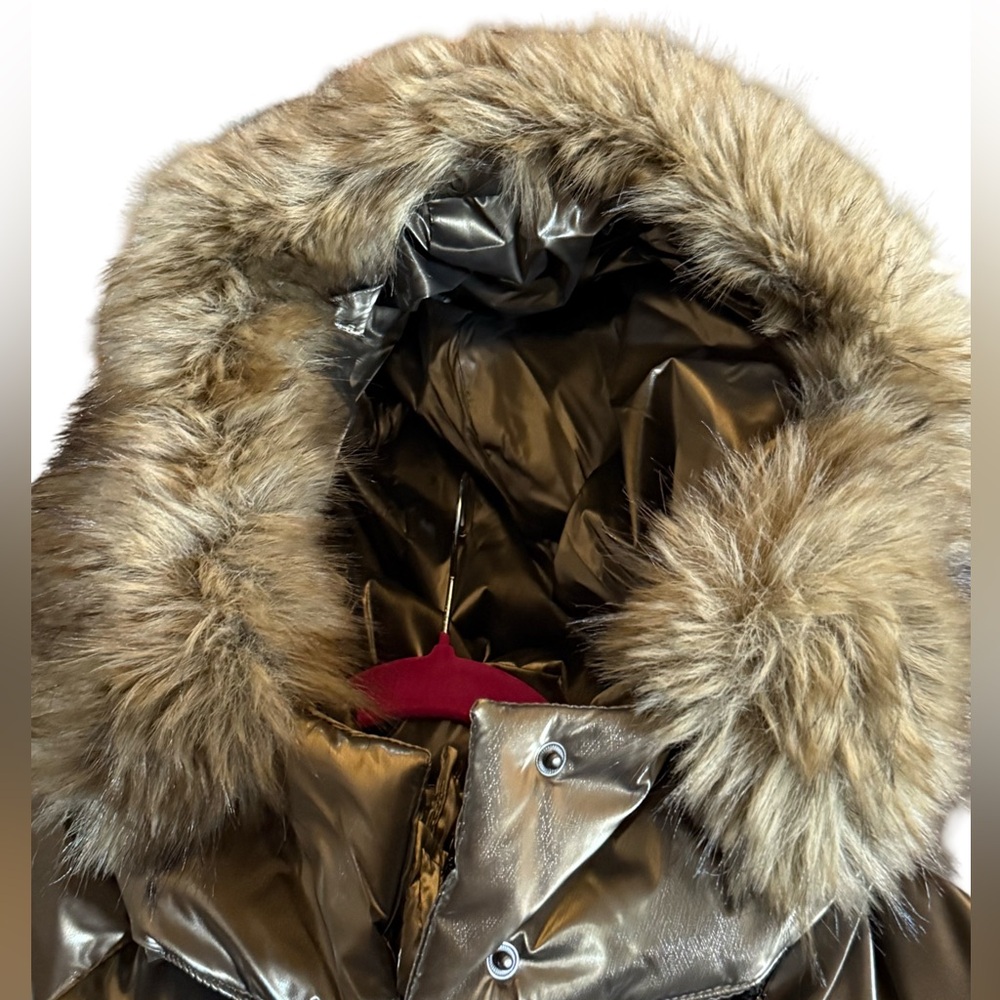 AKIRA NWT Sz L Striking Bronze Metallic Puffer Jacket & Faux Fur Hood (0724) - Picture 4 of 15